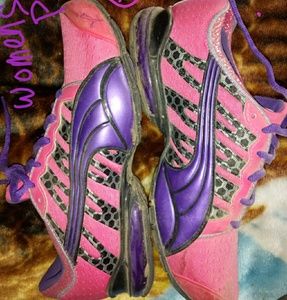 RARE!!! Womens PUMA SHOES SIZE 7